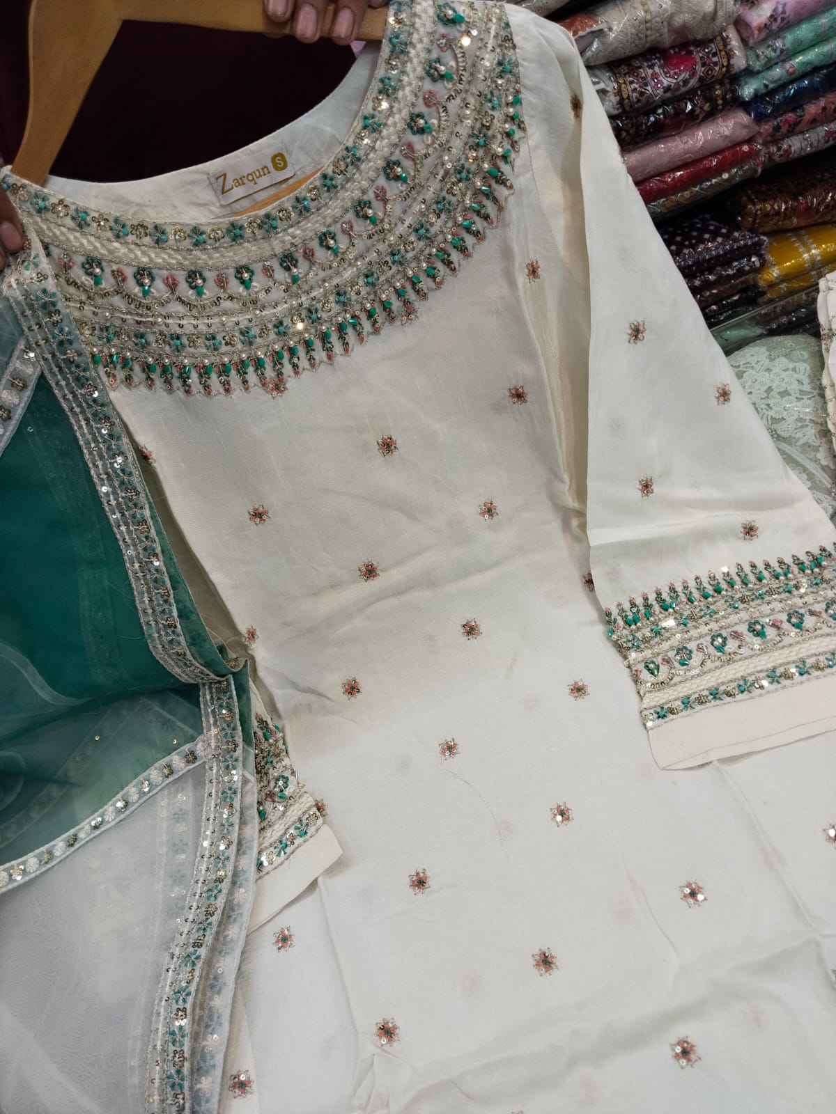 ZQ 2527 Ivory Green