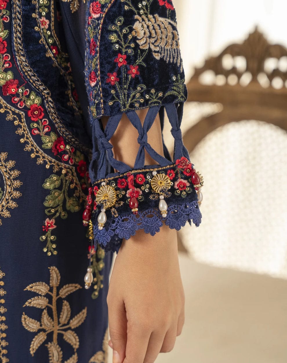 AL3883 blue