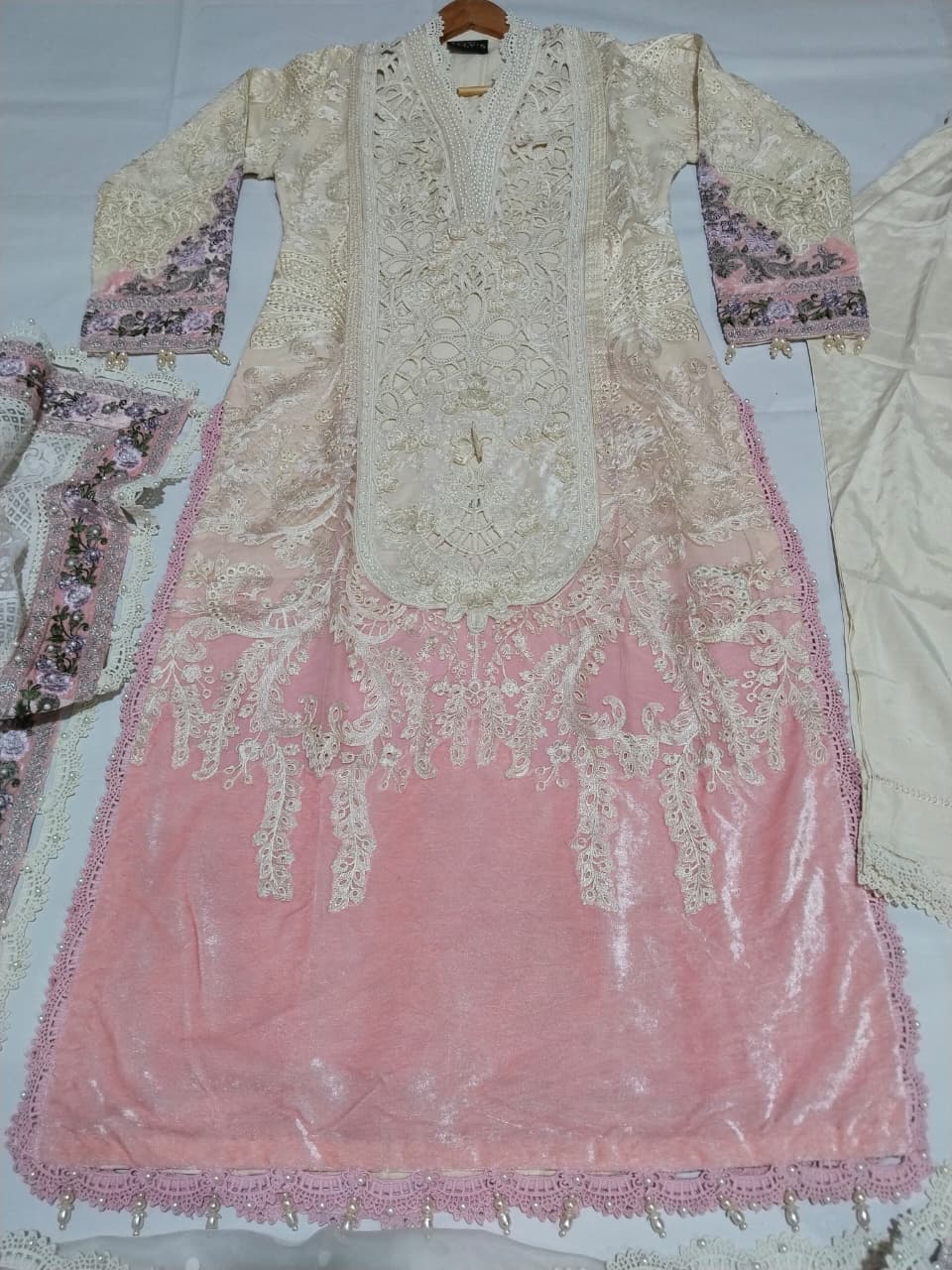 party wear off white&pink