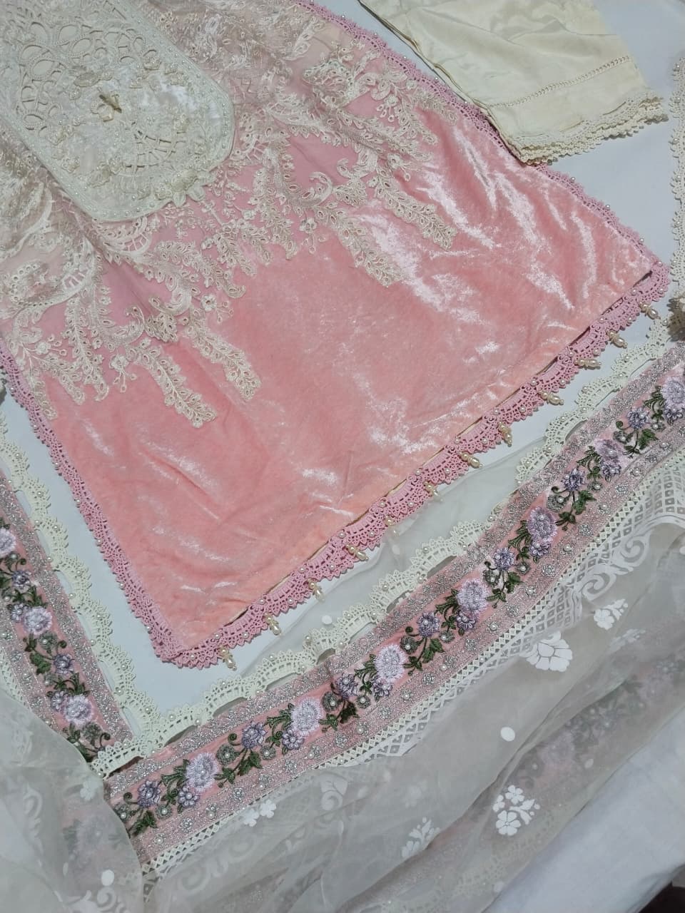 party wear off white&pink