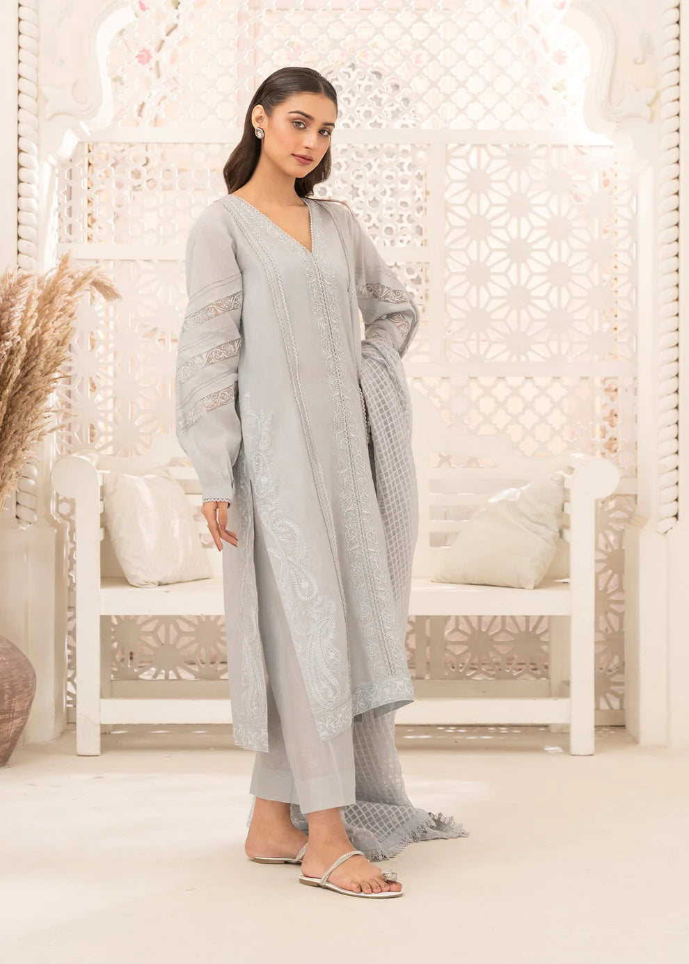 Nissa ZQ 2542 Grey