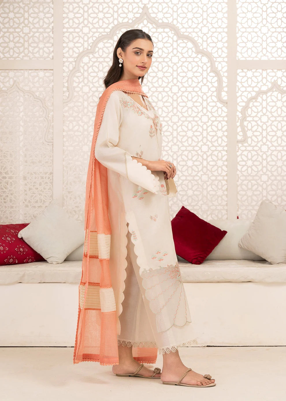 Nissa ZQ 2535 Ivory