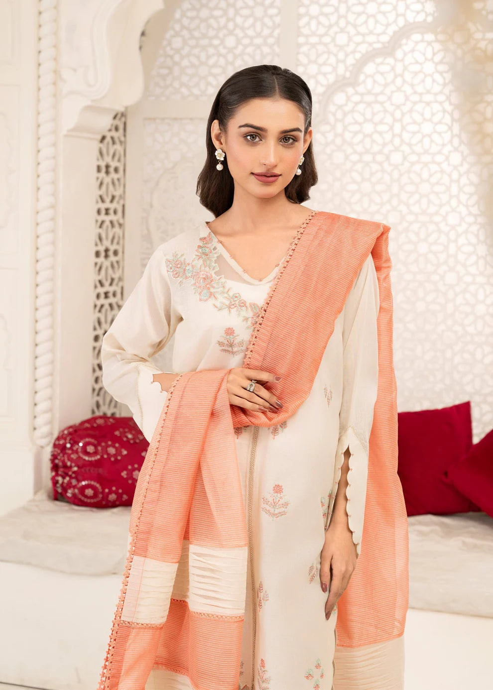 Nissa ZQ 2535 Ivory
