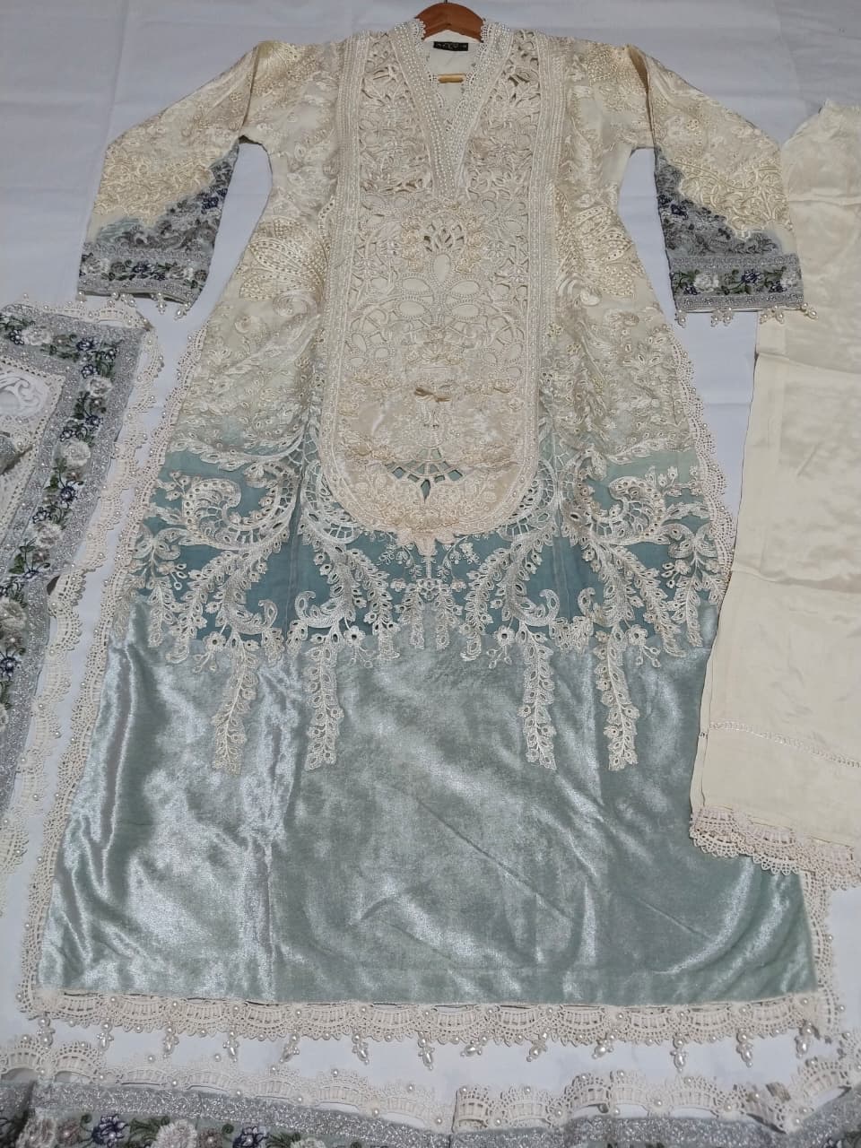 party wear off white&green
