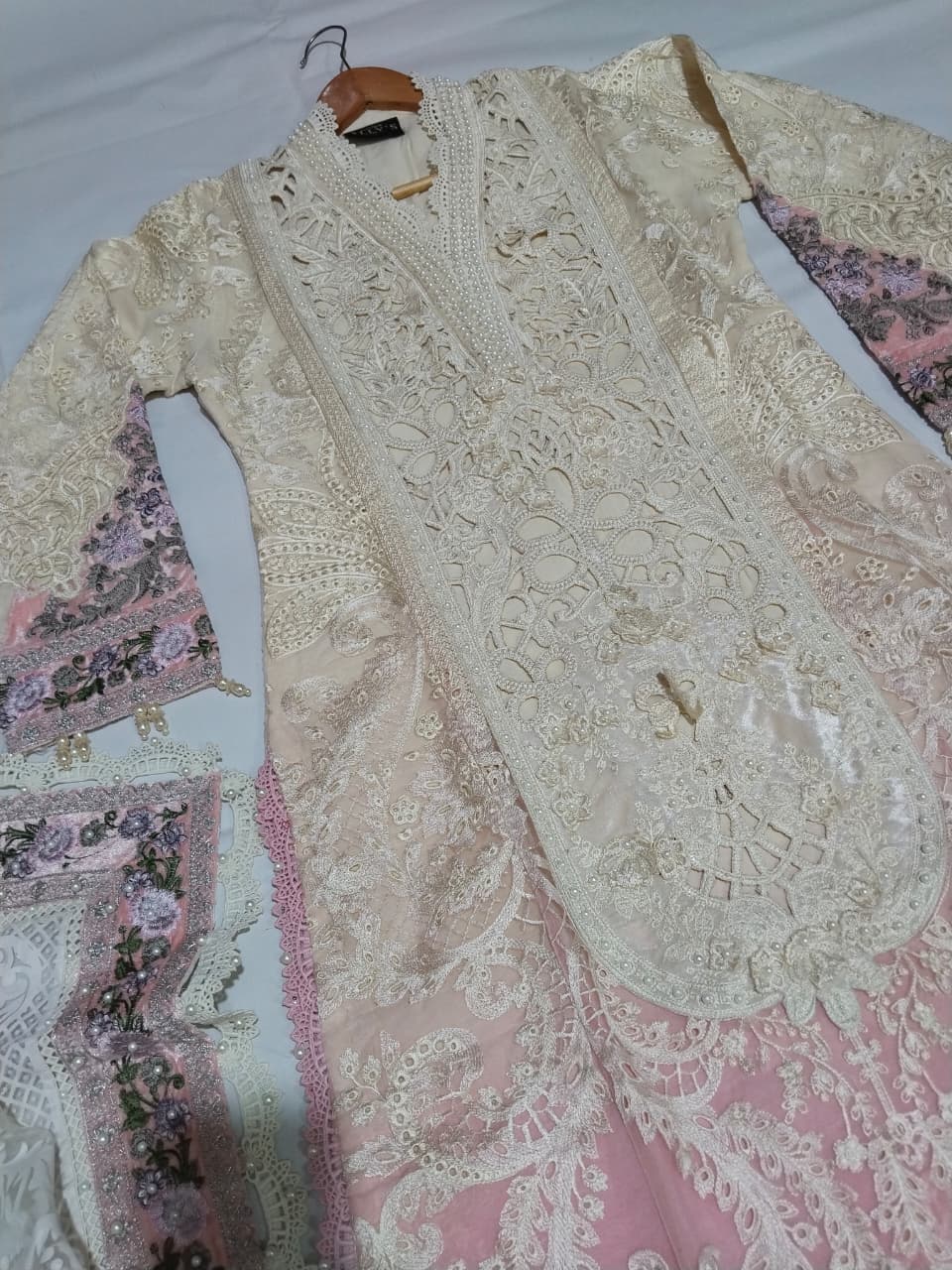 party wear off white&pink