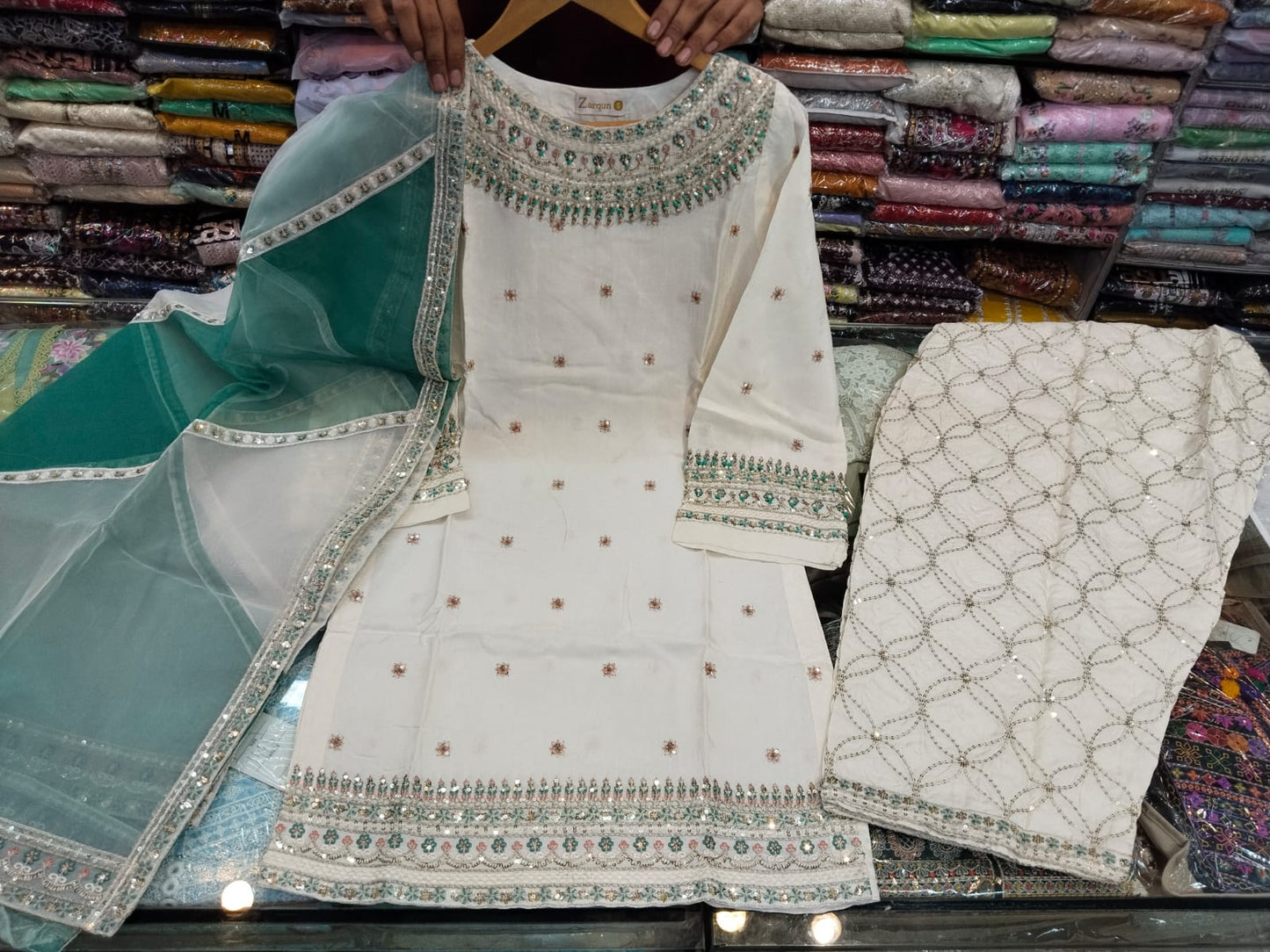 ZQ 2527 Ivory Green
