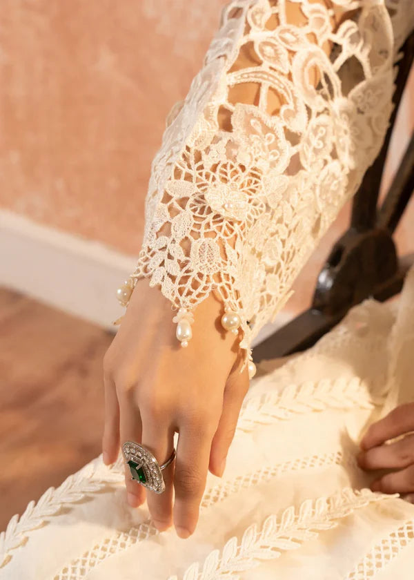 AL3999 White